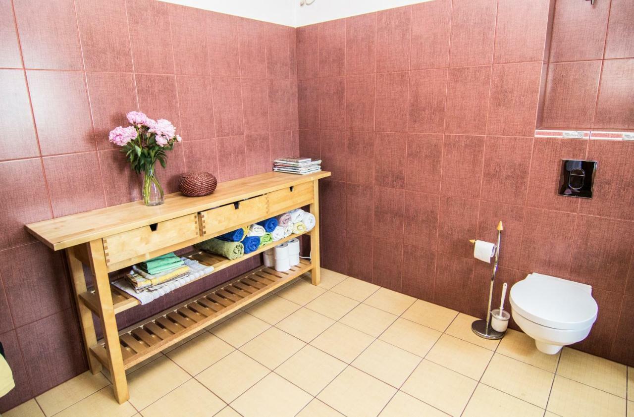 Willa Szymbark - Basen, Sauna, Balia, Jacuzzi, Dom Caloroczny W Szymbarku Exterior foto
